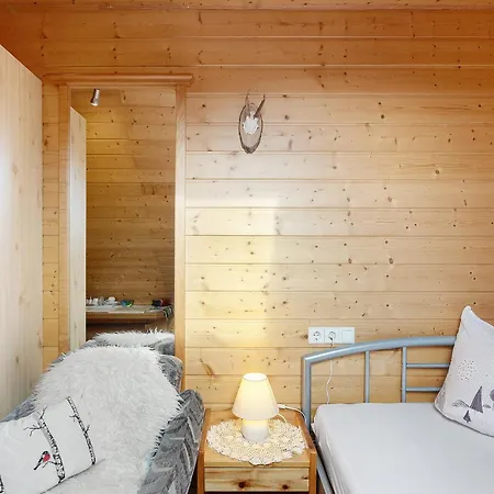 Gaestehaus Waldhuesle 3*